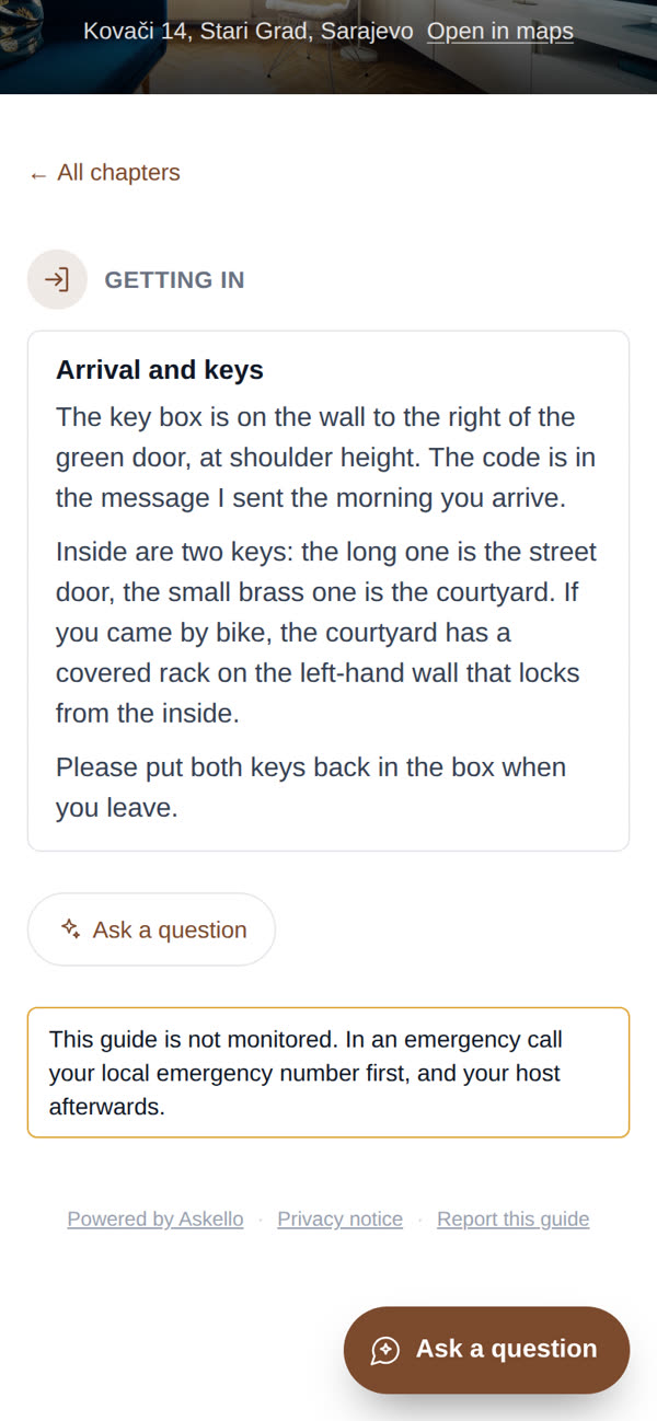 The arrival chapter of Askello's sample guide, on a guest's phone.